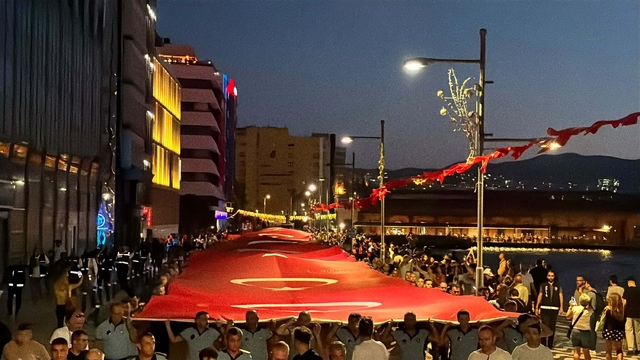 İzmir'de 9 Eylül kutlamaları 'Zafer Yürüyüşü' ile başladı (4)