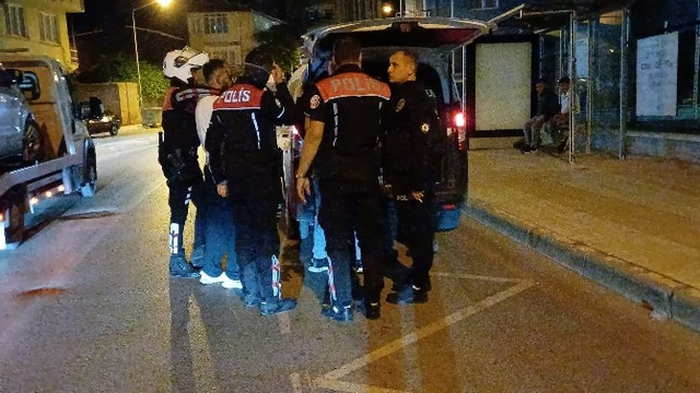 Ehliyetsiz sürücünün aracında 680 uyuşturucu hap ve metamfetamin ele geçirildi