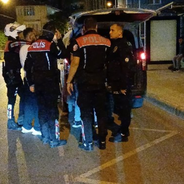 Ehliyetsiz sürücünün aracında 680 uyuşturucu hap ve metamfetamin ele geçiri...