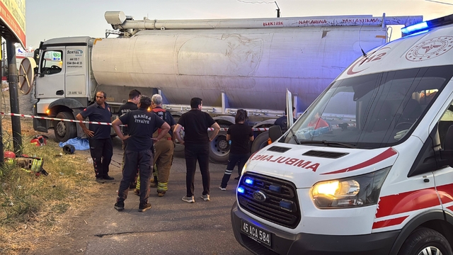 Manisa'da kamyon ile çarpışan motosikletin sürücüsü öldü