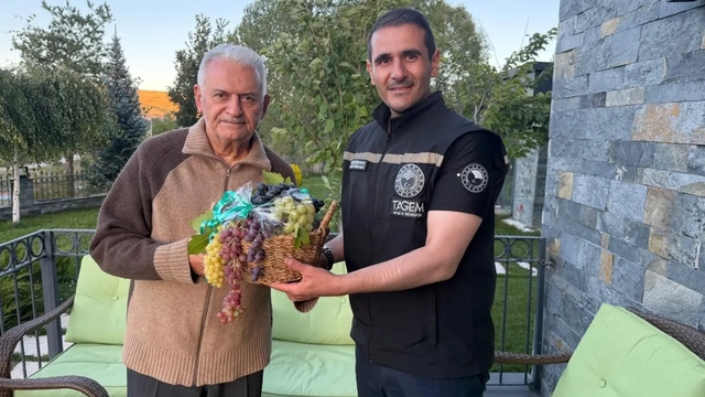 Binali Yıldırım'a Erzincan'daki tarımsal Ar-Ge çalışmaları anlatıldı