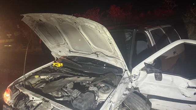 Kayseri'de hafif ticari araçla otomobil kafa kafaya çarpıştı: 2 yaralı
