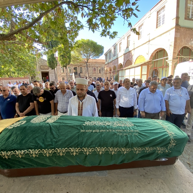 Ayvalık'ın tanınmış avukatlarından Günay Benli'nin acı günü
Avukat Günay Be...