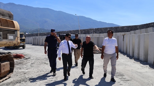 Arsuz'da balıkçı barınağında yenileme çalışmaları sürüyor