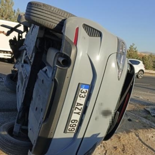 Sivrihisar'da kontrolden çıkan otomobil yan yattı: 1 yaralı