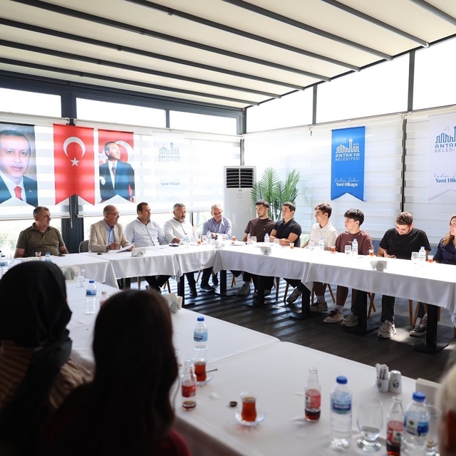 Başkan İbrahim Naci Yapar, YKS'de dereceye giren öğrencilerle bir araya gel...