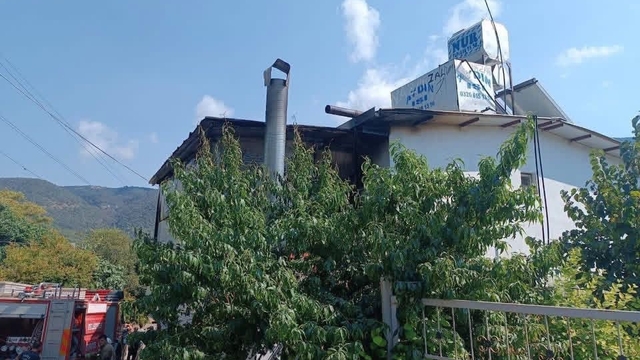 Arsuz'da ev yangını büyümeden söndürüldü