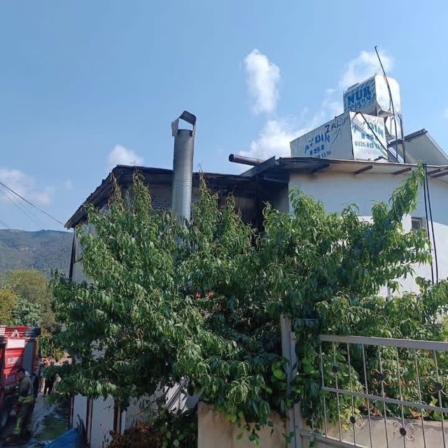 Arsuz'da ev yangını büyümeden söndürüldü