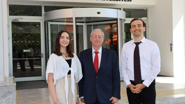 Rotaları 'uzay'
İzmir Ekonomili gençler İtalya yolcusu
Hayallerini İtalya'ya taşıdılar