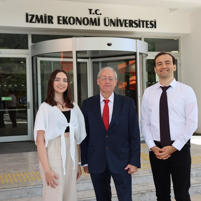 Rotaları 'uzay'
İzmir Ekonomili gençler İtalya yolcusu
Hayallerini İtalya'y...