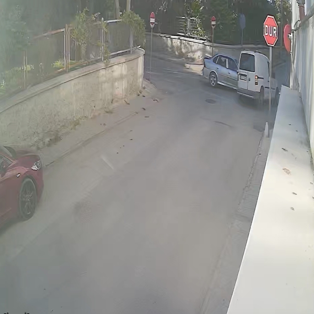 Kaza sonrası sürücü kaçtı, yolcu polise 'Kendisini tanımıyorum' dedi
Otomob...