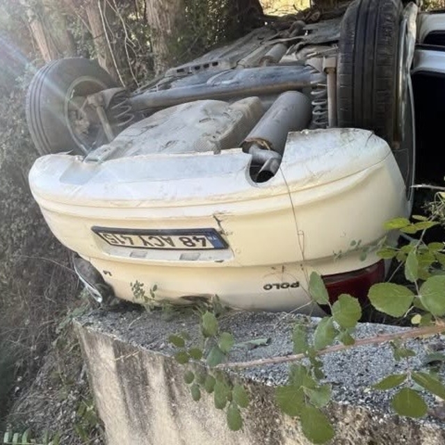 Burdur'da otomobil dereye yuvarlandı: 1 yaralı