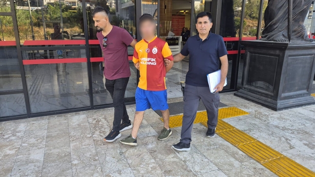 Kadın turisti bıçakla yaralama ve cinsel istismar iddiasıyla 17 yaşındaki çocuk tutuklandı