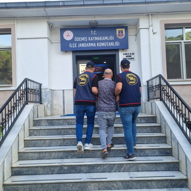 İzmir'de 8 yıl hapisle aranan şahıs JASAT'tan kaçamadı