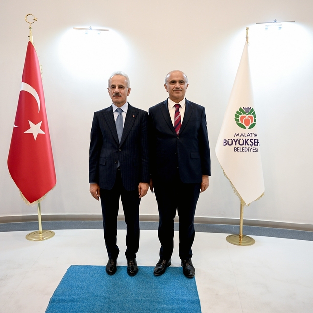 Bakan Abdulkadir Uraloğlu'ndan Büyükşehir Belediyesi'ne ziyaret