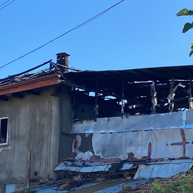 Yalvaç'ta iki ahşap ev yangında kullanılamaz hale geldi