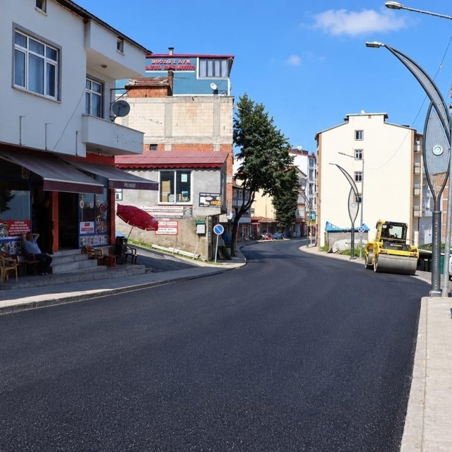 Ordu'da sıcak asfalt çalışmaları devam ediyor