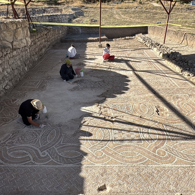 Hadrianopolis'te 4. yüzyıla ait eşsiz mozaiklerin bulunduğu yapının restora...