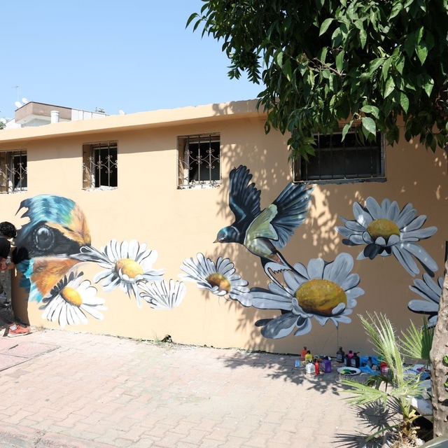 Akdeniz'in parkları sanatla renkleniyor