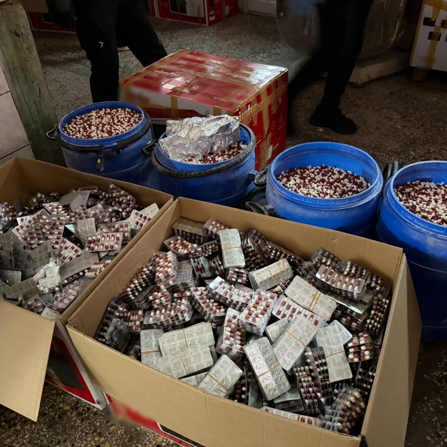 Fırında varil varil uyuşturucu hap ele geçirildi: Toplam 1 milyon 758 bin a...