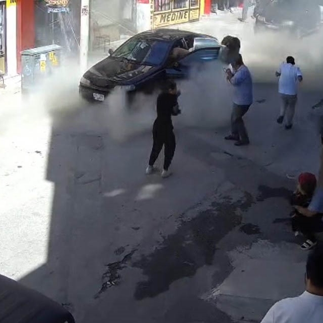 İş yerinde tüp patladı, vatandaşlar büyük panik yaşadı
Konya'nın Ereğli ilç...