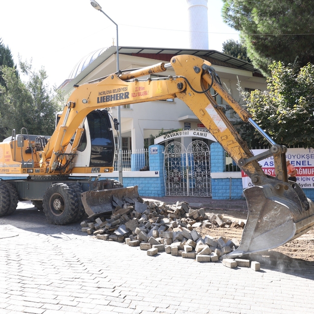 İstiklal Mahallesi'nde yol yenileme çalışmaları başladı