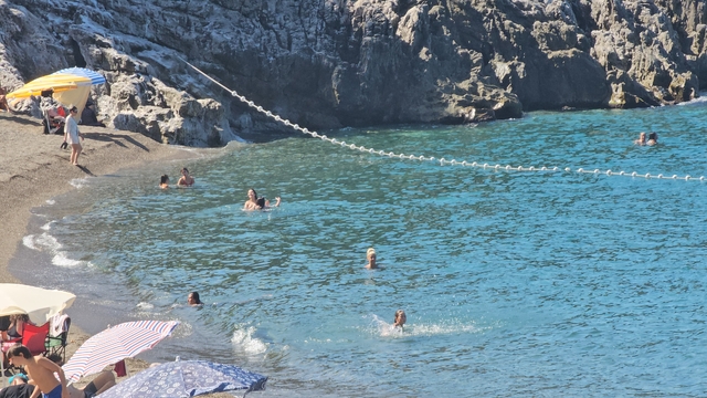 Kapuz Plajı'nda sezon uzadı