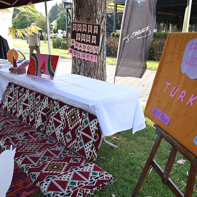 Kemer'de "Türkiye'nin yedi rengi" sergisi açıldı