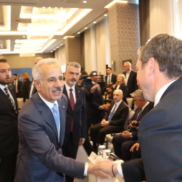 Bakanlar Kurum ve Uraloğlu, 'Okyanuslar ve Denizler Zirvesi'ne katıldı
Çevr...