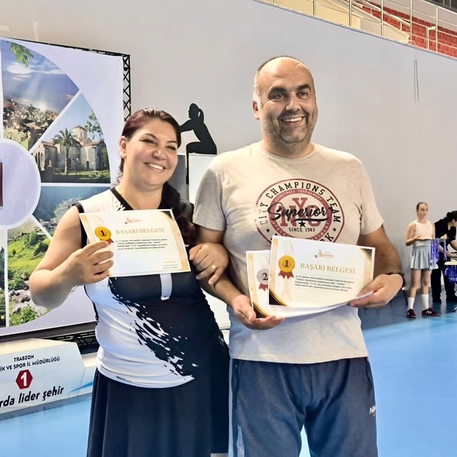 Niğdeli veteran badmintonculardan Türkiye Şampiyonası'nda 5 madalya