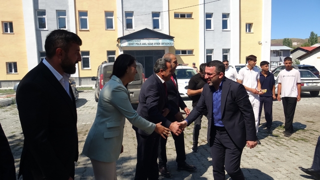 AK Parti Susuz'da Danışma Meclisi coşkusu: İlçeye yapılan yatırımlar masaya yatırıldı