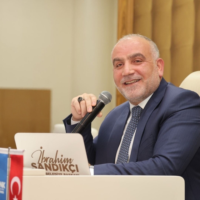 Başkan Sandıkçı: "Üniversiteyi kazanan tüm öğrencilerimize burs desteği sağ...