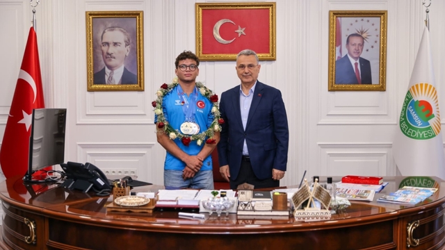 İlkadımlı güreşçiden tarihi başarı
Başkan Kurnaz, 5 madalya kazanan başarılı sporcuyu tebrik etti