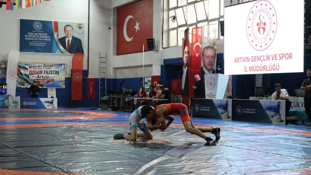 20 Ülkeden 140 sporcu, Artvin'de minderde