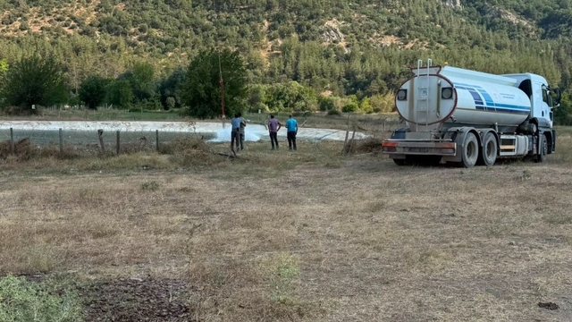 Başkan Ahmet Akın'ın vizyon projesi yangınla mücadelede hayati rol üstlendi
BASKİ ekipleri yangın bölgelerinde seferber oldu