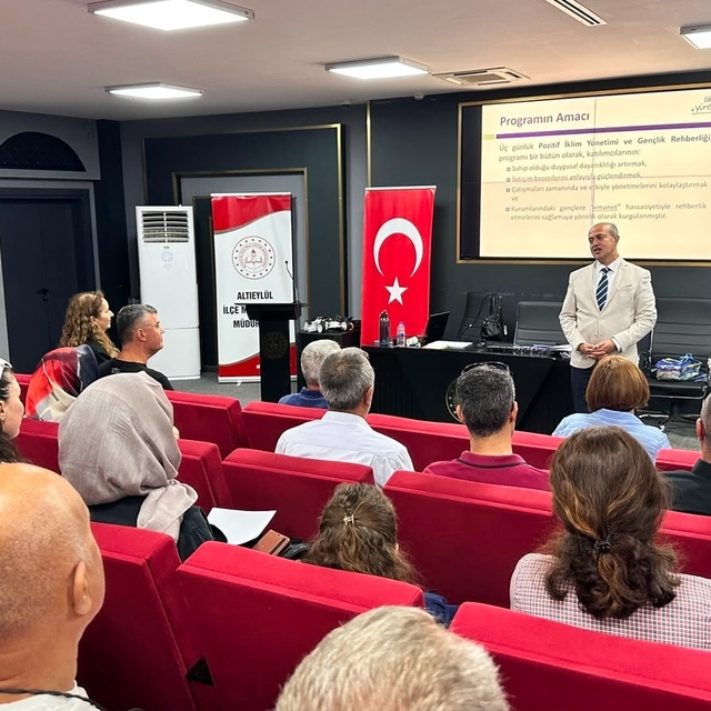 Altıeylül'de gençlerle iletişim ve rehberlik süreçleri güçleniyor