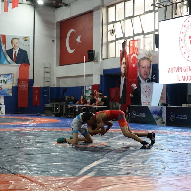 20 Ülkeden 140 sporcu, Artvin'de minderde