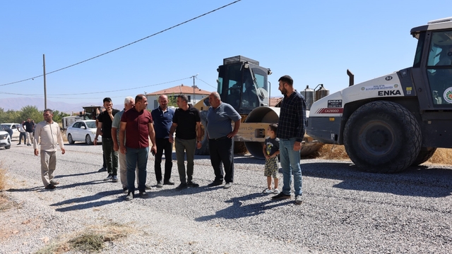 Akçadağ'da yol çalışmaları sürüyor