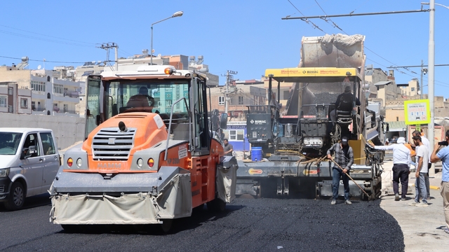 Haleplibahçe Caddesi'nde asfalt çalışmaları sürüyor