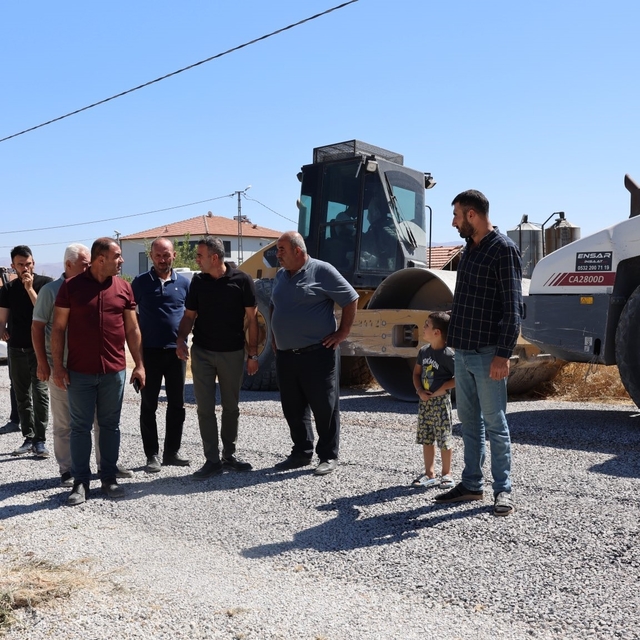 Akçadağ'da yol çalışmaları sürüyor