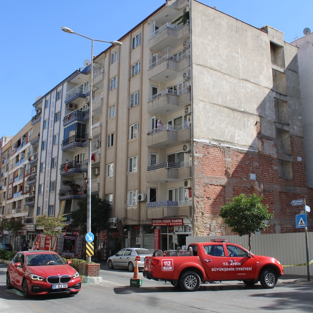 Efeler'de doğal gaz kaçağı paniği, 6 katlı bina tahliye edildi