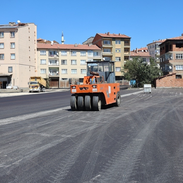 Sungurlu Eski Sanayi Sitesi sıcak asfaltla buluşturuldu
