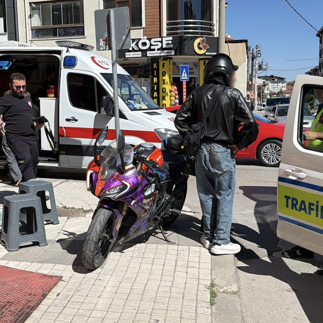 Bolu'da otomobil ile motosiklet çarpıştı: 2 hafif yaralı