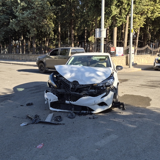 Adıyaman'da 2 otomobil çarpıştı: 1 yaralı