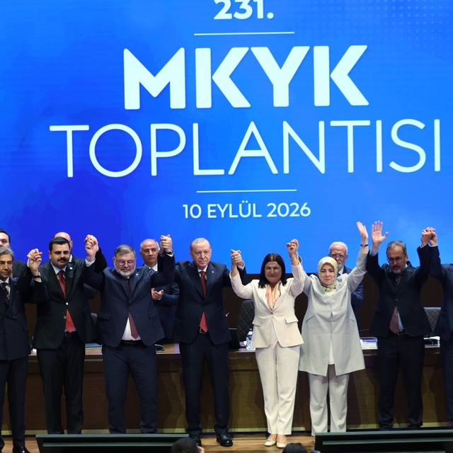 Foça Belediye Başkanı Saniye Bora Fıçı AK Parti'ye katıldı