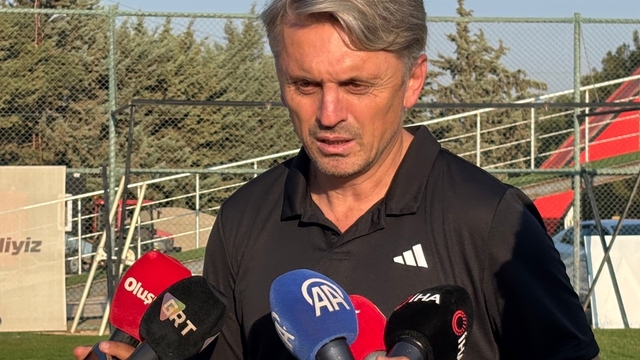 Orhan Ak: "Fenerbahçe maçını kazanmak istiyoruz"
Gaziantep FK, Fenerbahçe maçı hazırlıklarını sürdürdü
Gaziantep FK Teknik Direktörü Orhan Ak, antrenman öncesi açıklamalarda bulundu