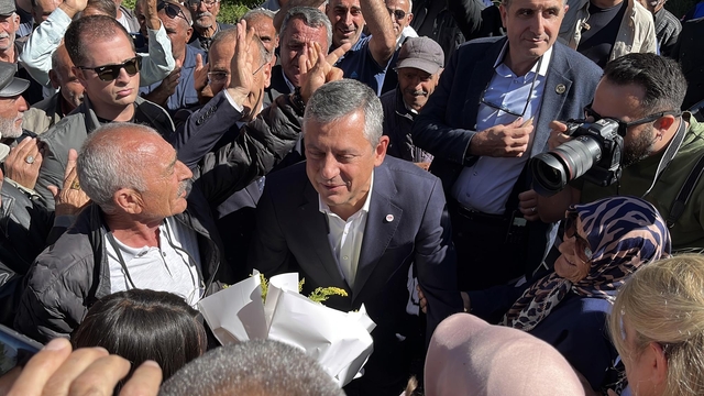 Özel, Ardahan'da kadınlarla buluştu