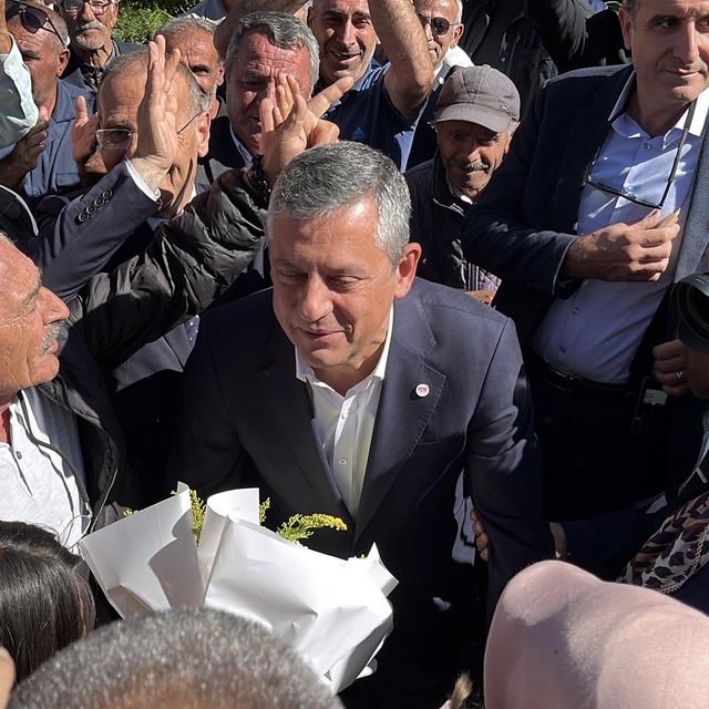 Özel, Ardahan'da kadınlarla buluştu