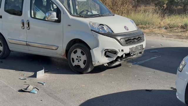 Hafif ticari araçla çarpışan motosikletin sürücüsü öldü