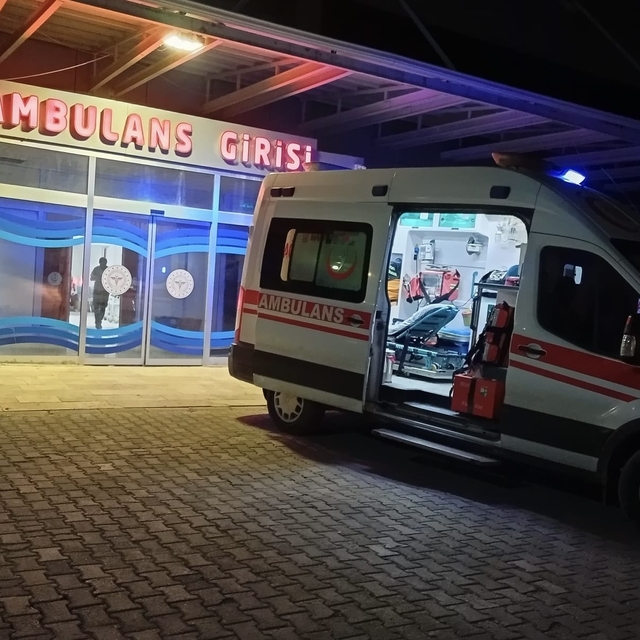 Babasını bıçaklayarak yaraladı